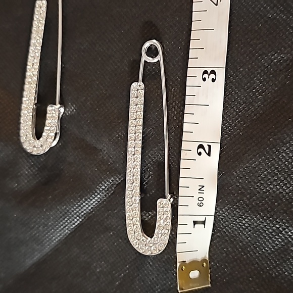 Silver Rhinestone paper clips. - Picture 2 of 8